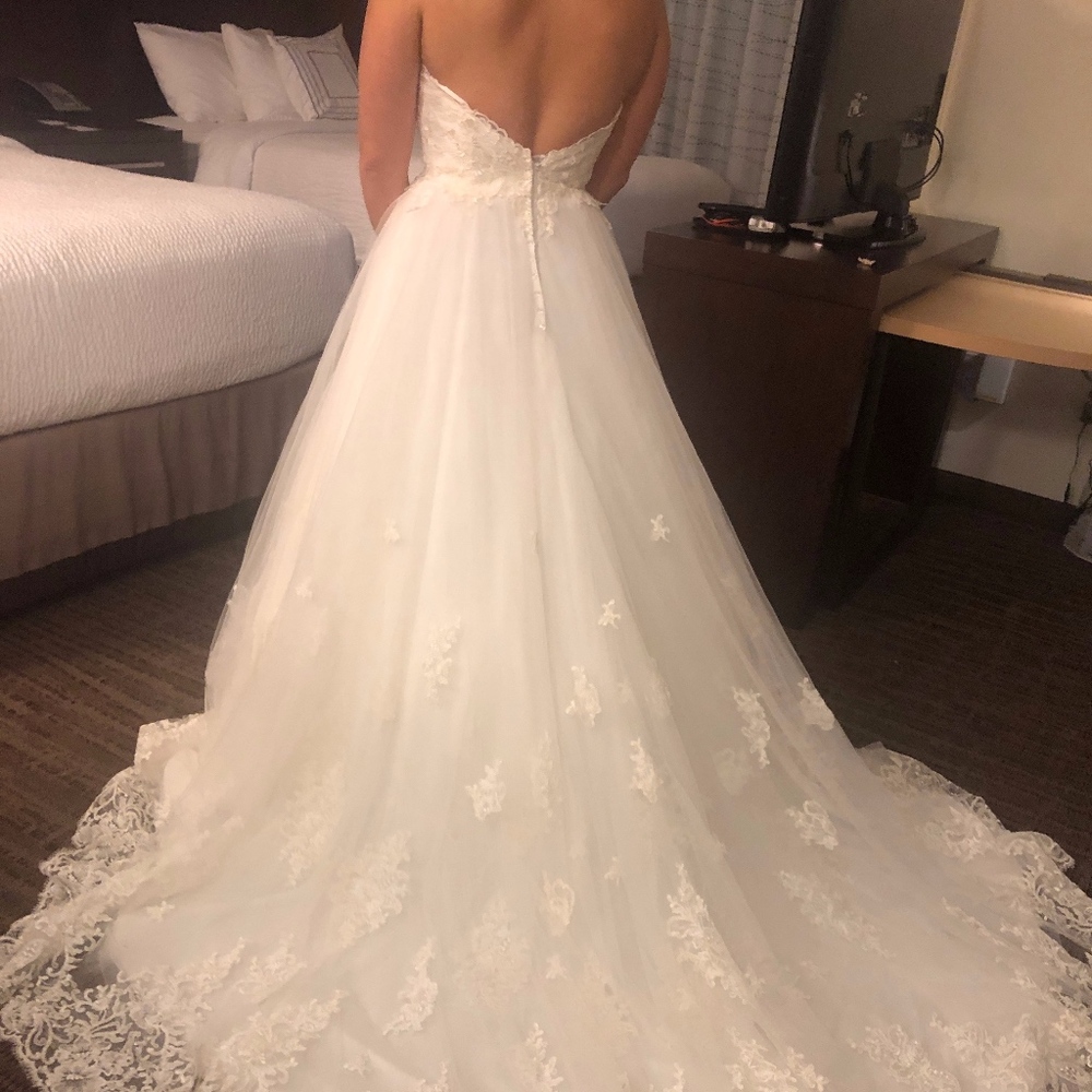 BRAND NEW ESSENCE OF AUSTRALIA WEDDING DRESS